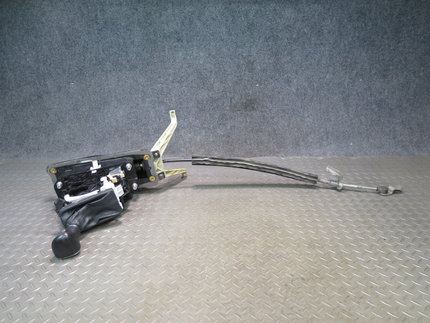 11-15 Audi 4L Q7 3.0L Automatic Transmission Gear Shifter w Knob Assembly OEM