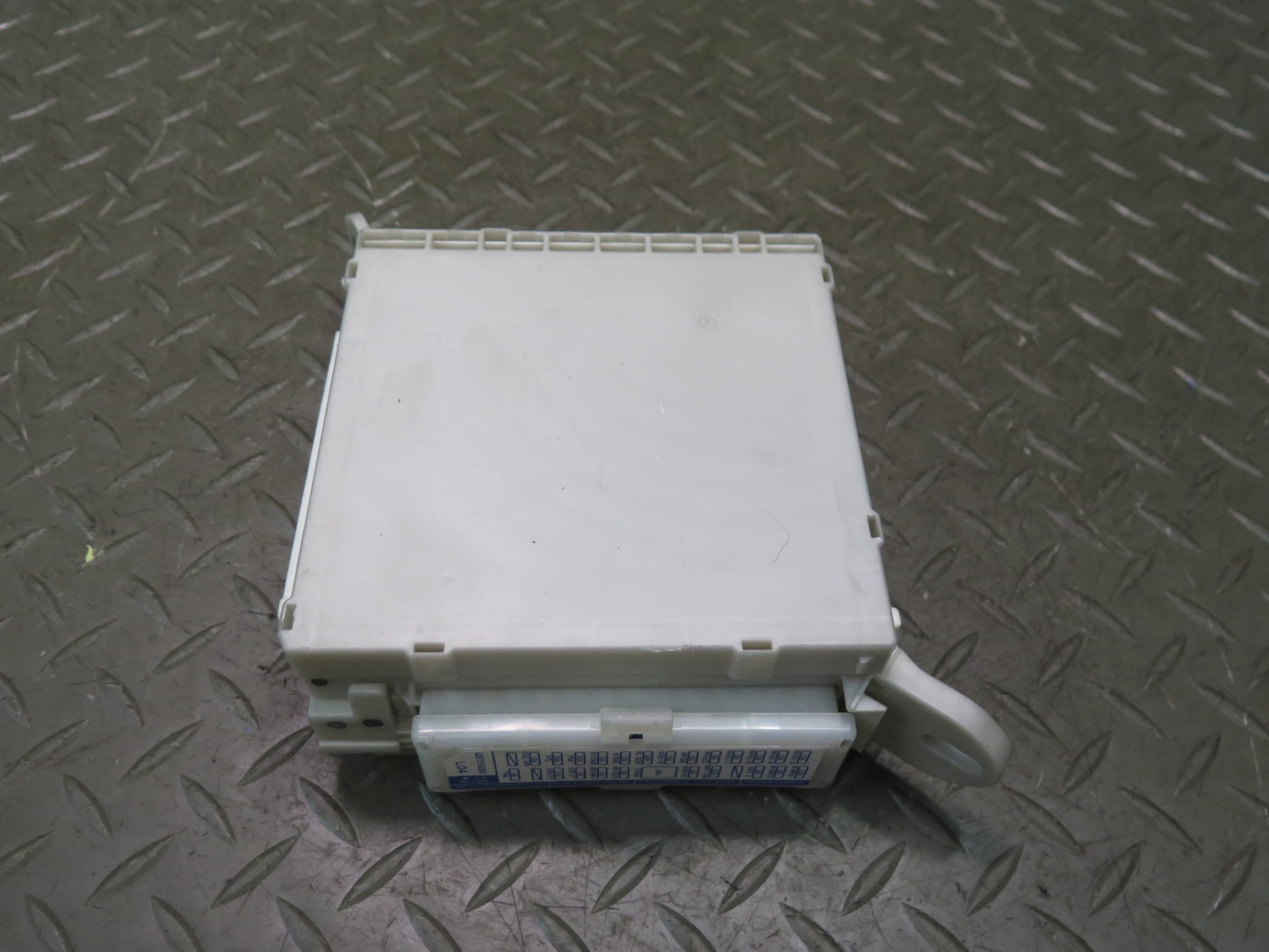 07-09 Lexus UVF46L LS600h LS460 Rear Trunk Junction Fuse Relay Box Module OEM