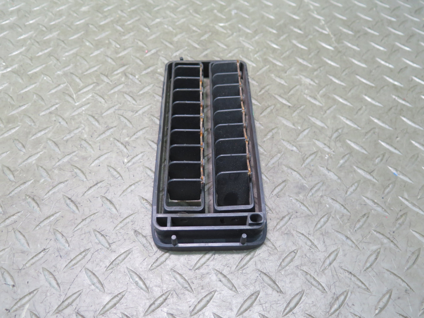 1984-1986 Porsche 928 S Front Center Console Dash Air Vent Grille