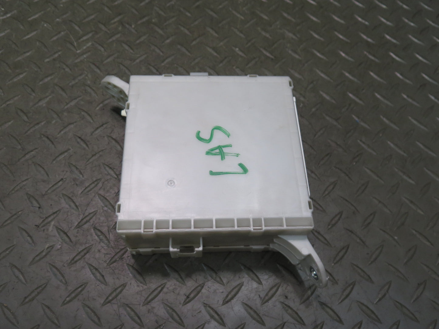 08-12 Lexus UVF46L LS600h LS460 Front Left Interior Cabin Fuse Relay Box Module