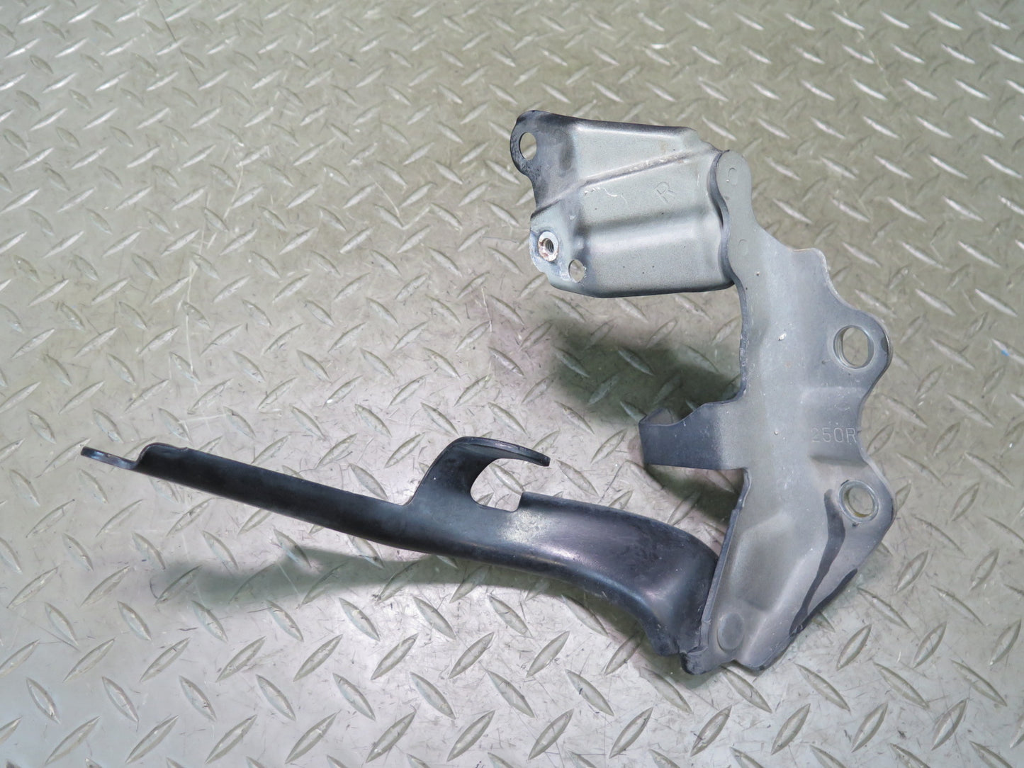 07-17 Lexus UVF46L LS600h LS460 Set of 2 Front Left & Right Hood Hinge OEM