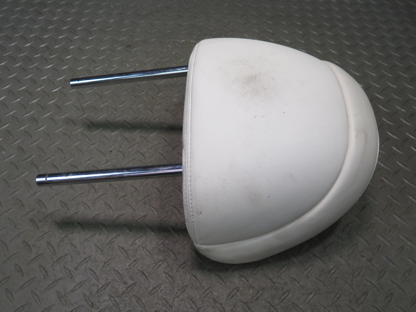 07-09 Lexus UVF46L LS600h LS460 Set of 2 Front Left & Right Leather Headrest OEM