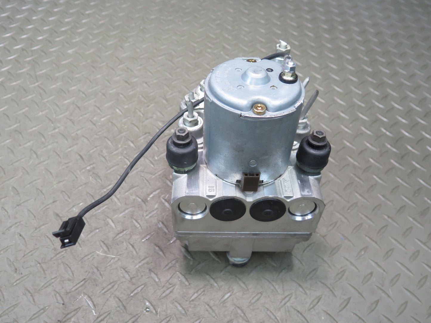 1996 Chevrolet Corvette C4 Anti Lock Brake ABS Pump Module 12525023 OEM