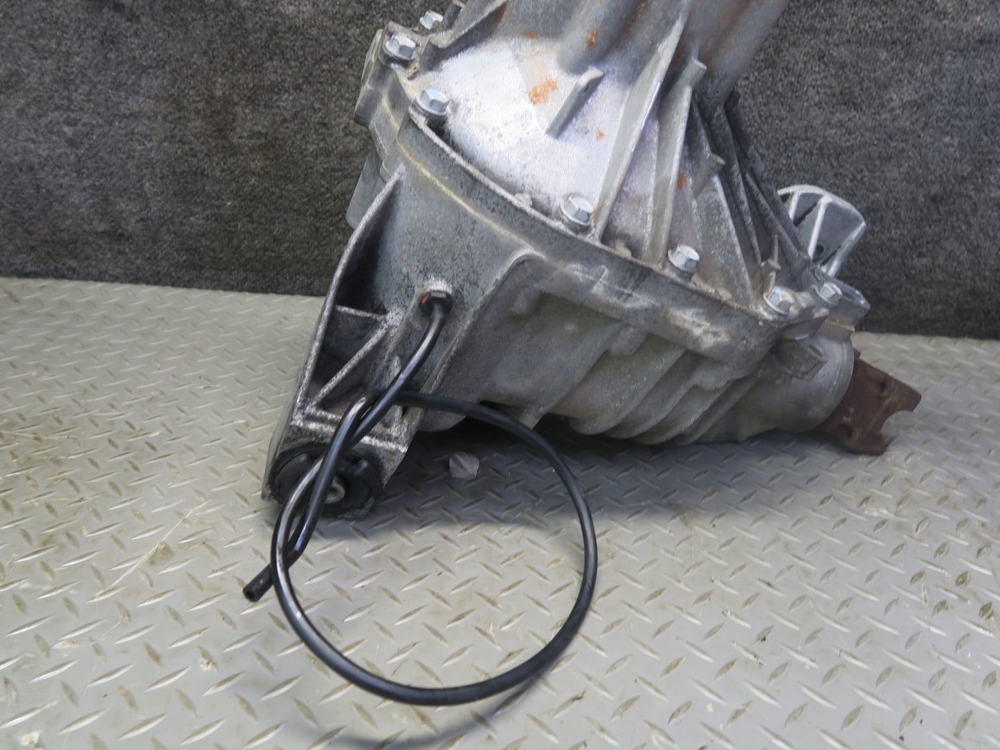 2003-2007 Hummer H2 4WD 4x4 Front Differential Carrier 4.10 Ratio