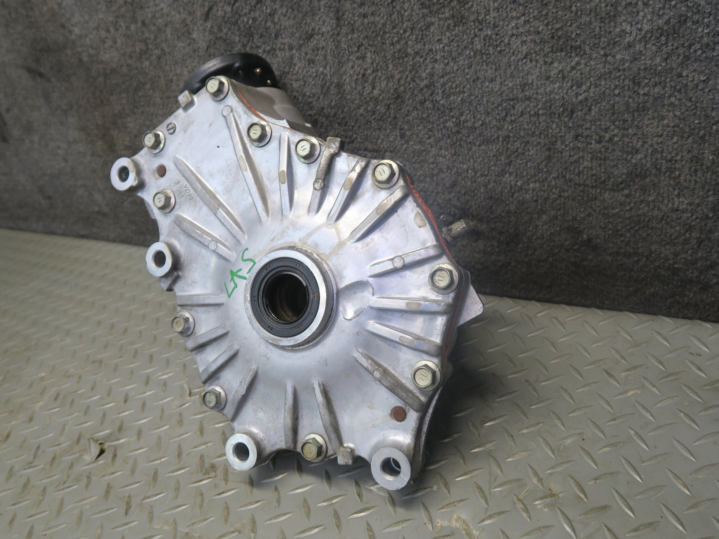 08-16 Lexus UVF46L LS600h AWD Front Axle Differential Carrier 3.916 Ratio OEM