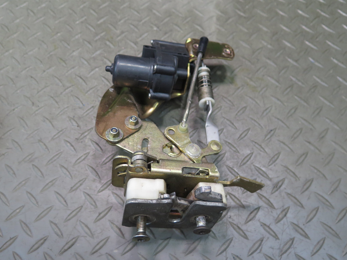 1984-1986 Porsche 928 S Front Right Pass Side Door Lock Latch Actuator