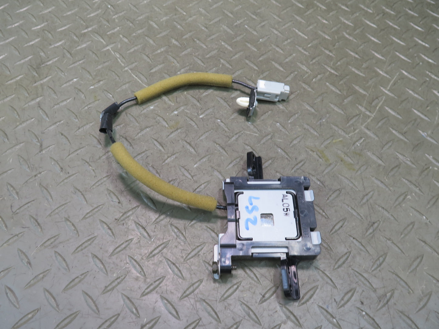 01-03 Lexus UCF30L LS430 Navigation GPS Antenna Module OEM
