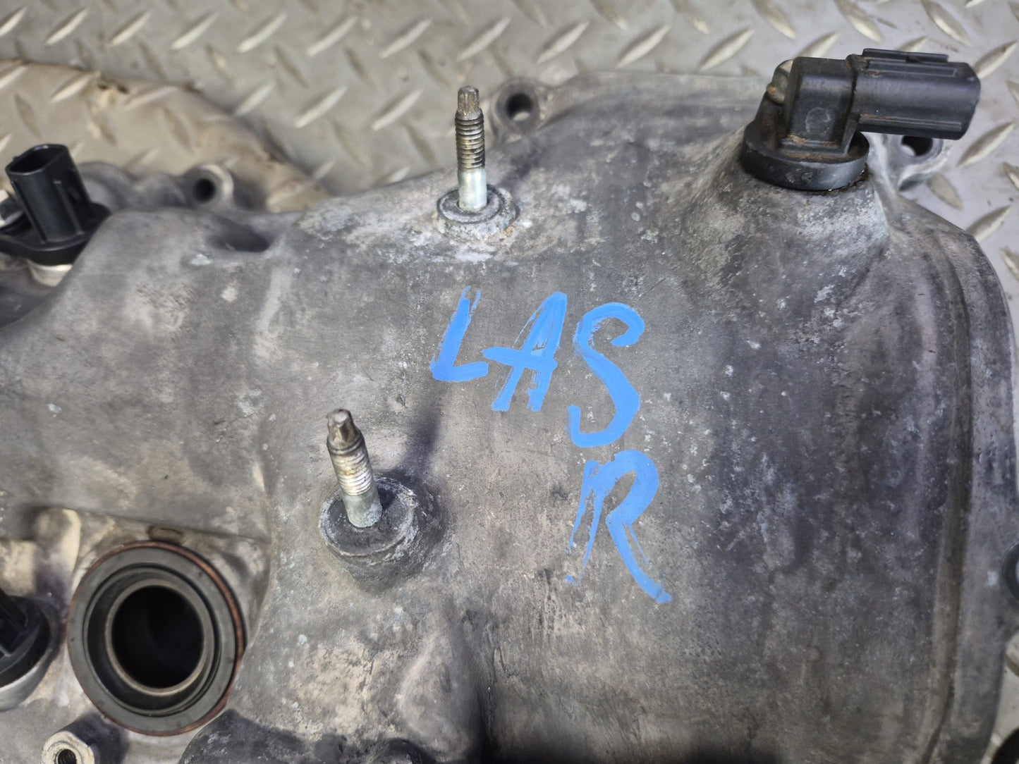 07-17 Lexus UVF46L LS600h LS460 Right Cylinder Head Valve Cover OEM
