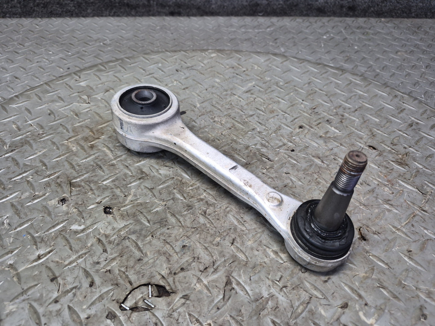 07-17 Lexus UVF46L LS600h LS460 AWD Rear Right Upper & Lower Control Arm Set OEM