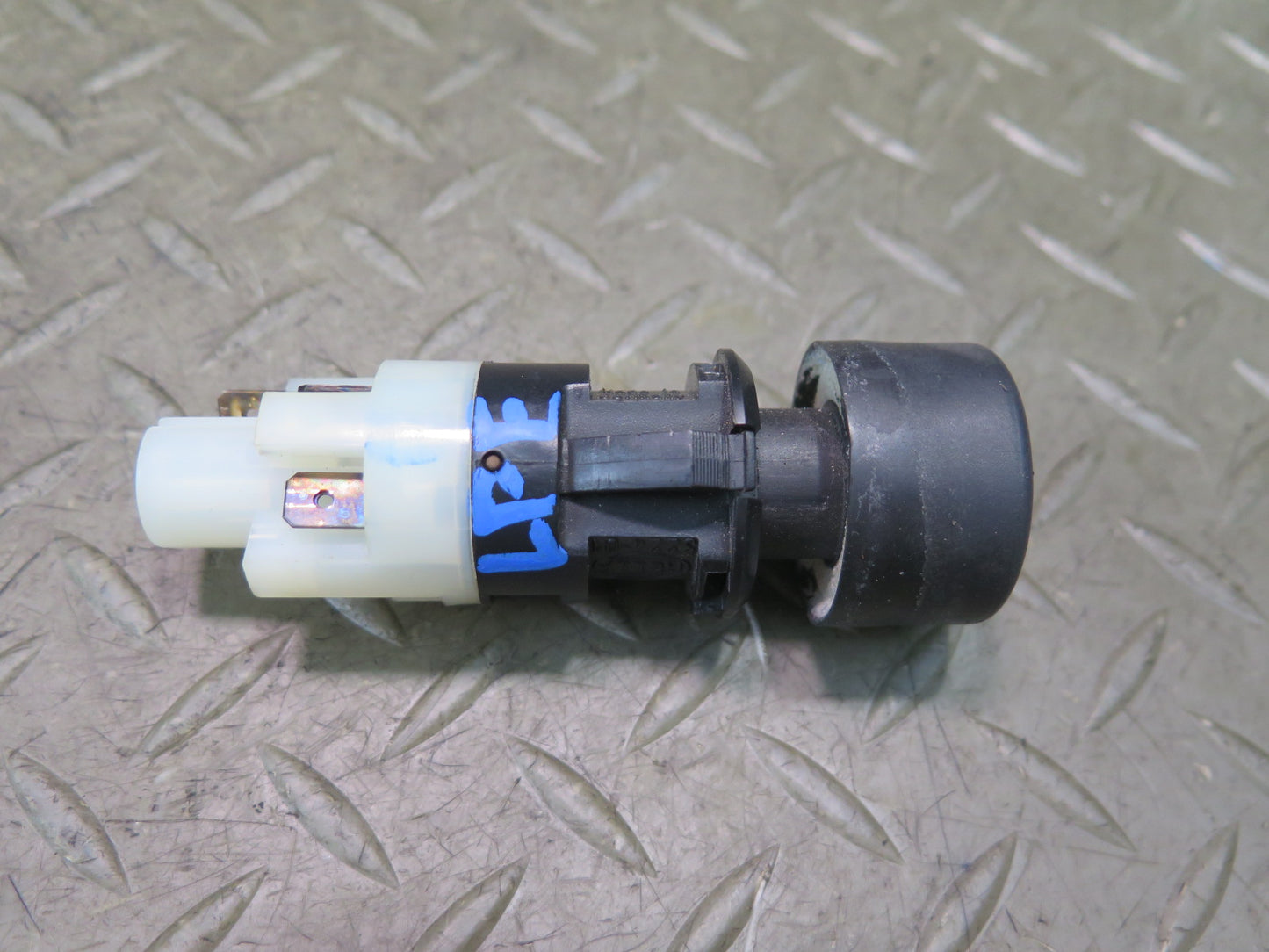 1984-1991 Porsche 928 Fog Light Lamp Button Switch 92861311100