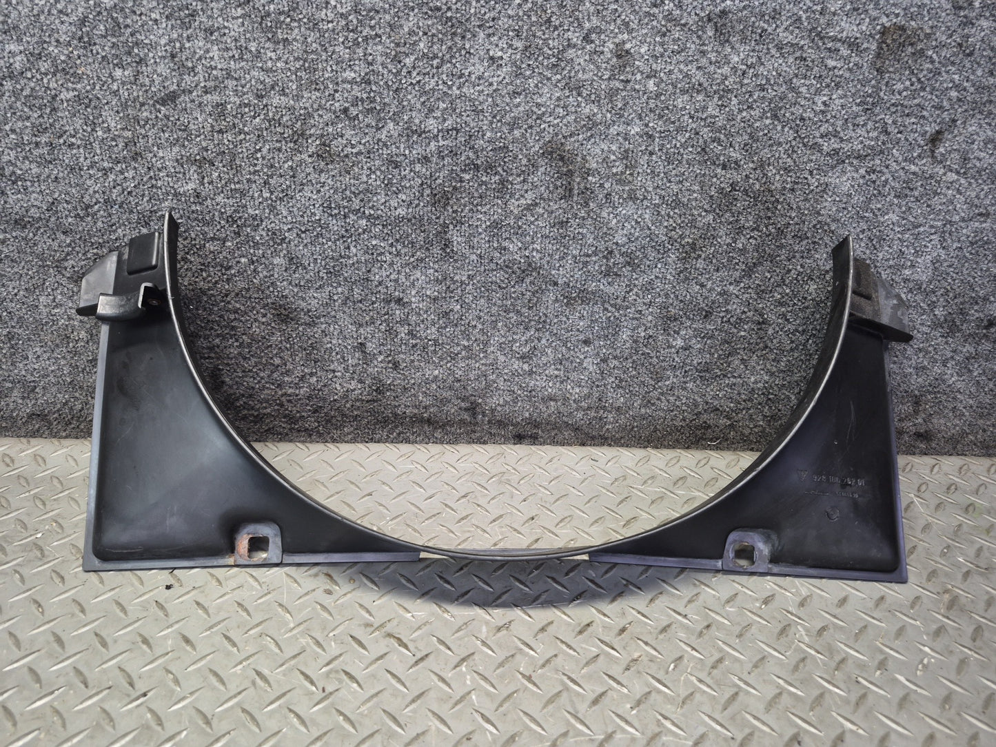 1984-1986 Porsche 928 S Engine Motor Radiator Cooling Fan Shroud