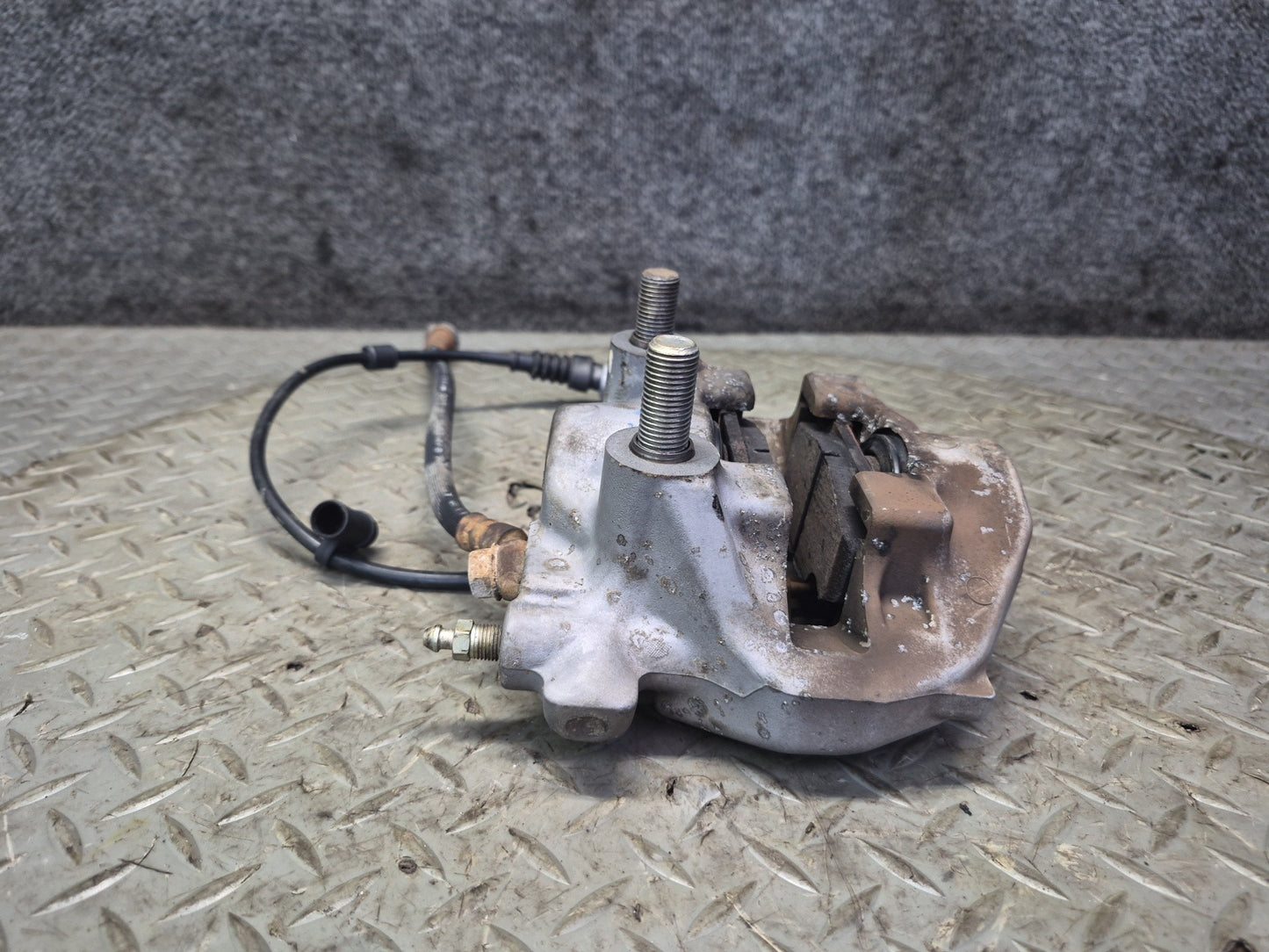 01-06 Lexus UCF30L LS430 Set of 2 Rear Left & Right Sumitomo Brake Caliper OEM
