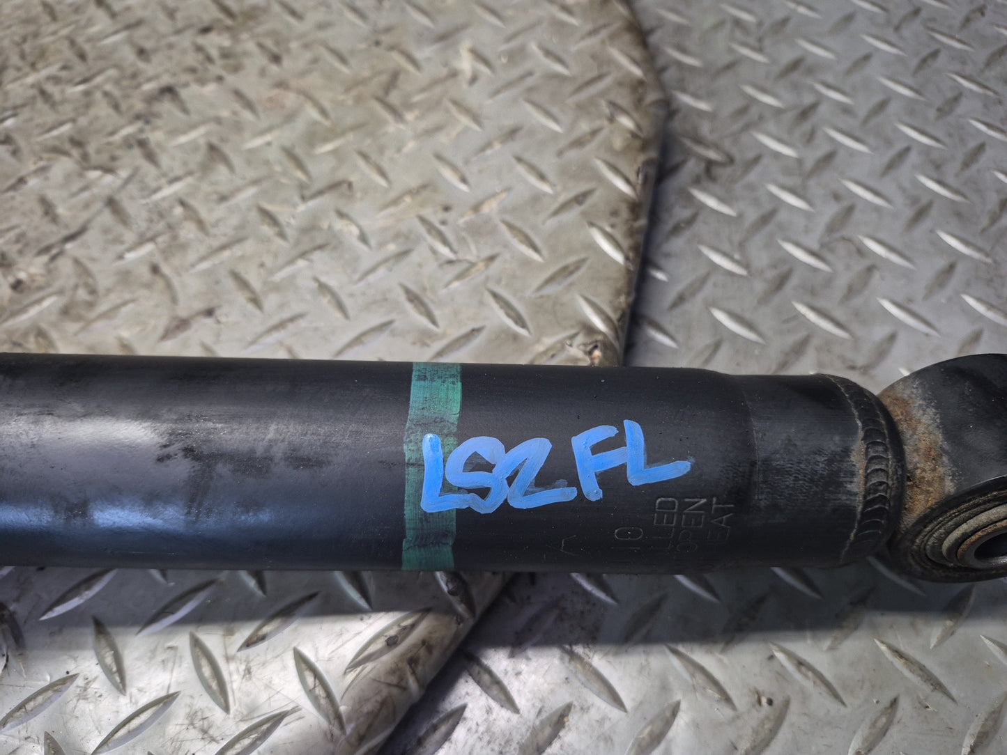 01-03 Lexus UCF30L LS430 Front Left Air Suspension Shock Strut Absorber Damaged