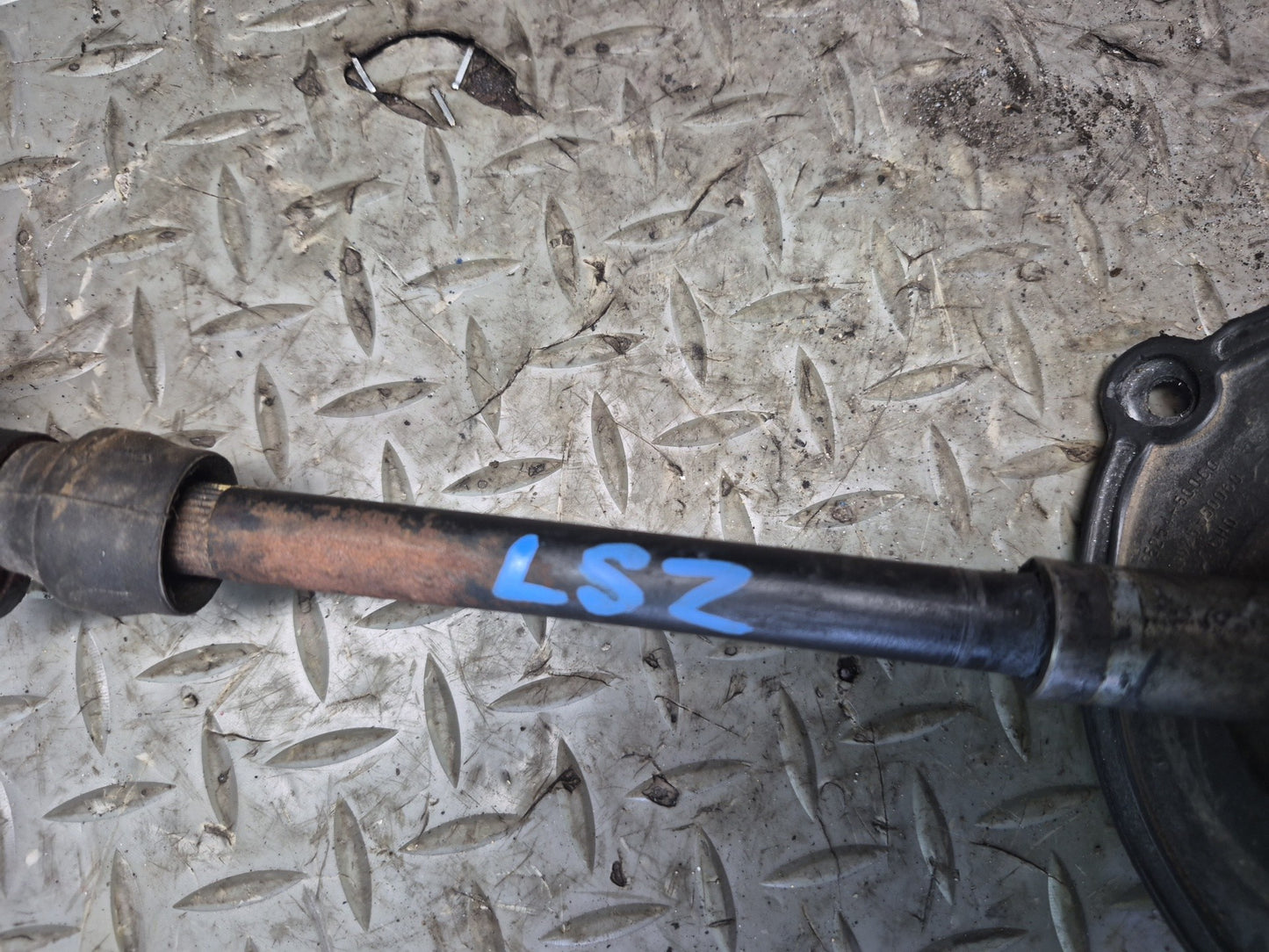 01-06 Lexus UCF30L LS430 Steering Column Lower U Joint Linkage Shaft OEM