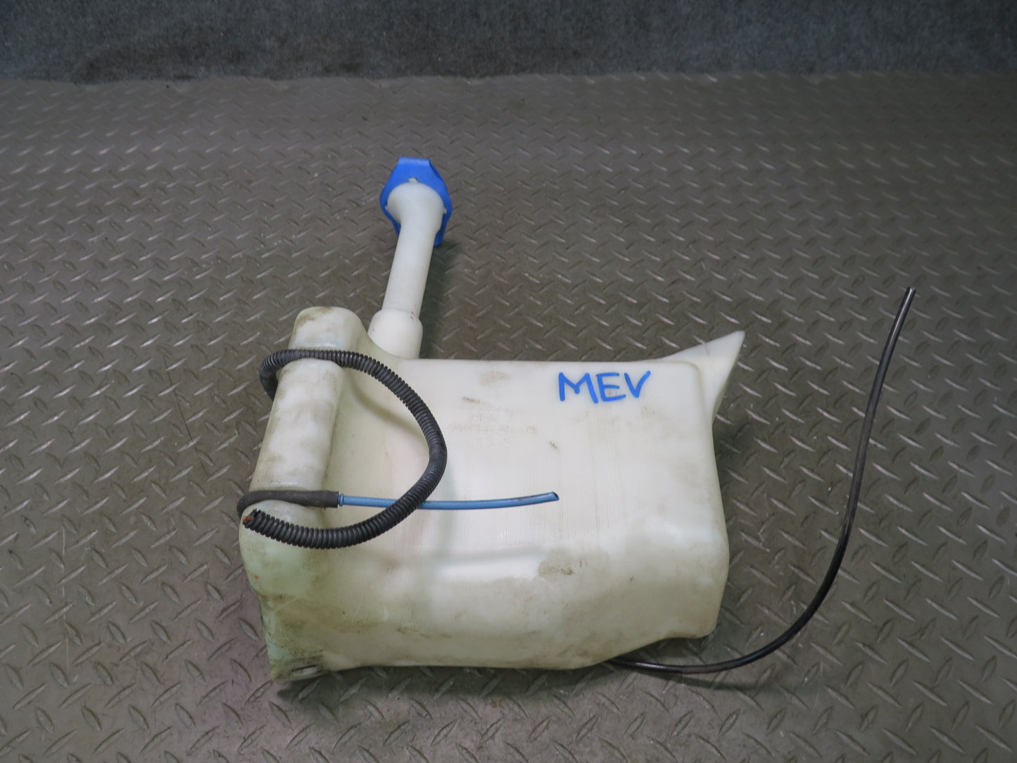 00-03 VW Eurovan T4 Windshield Washer Fluid Reservoir Bottle Tank 701955453B OEM