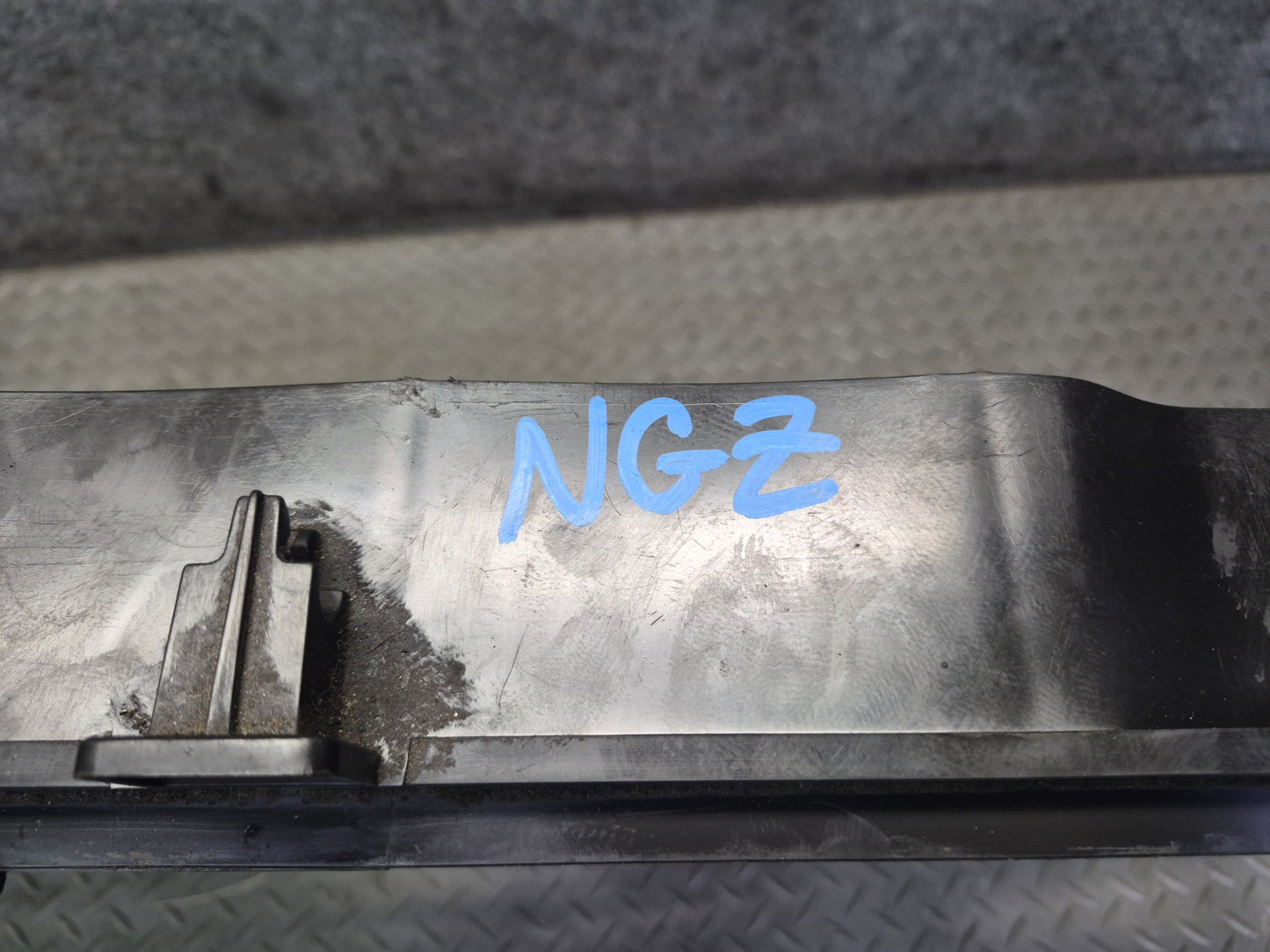 03-06 Nissan Z33 350Z VQ35DE Engine Cooling Fan Motor Shroud OEM