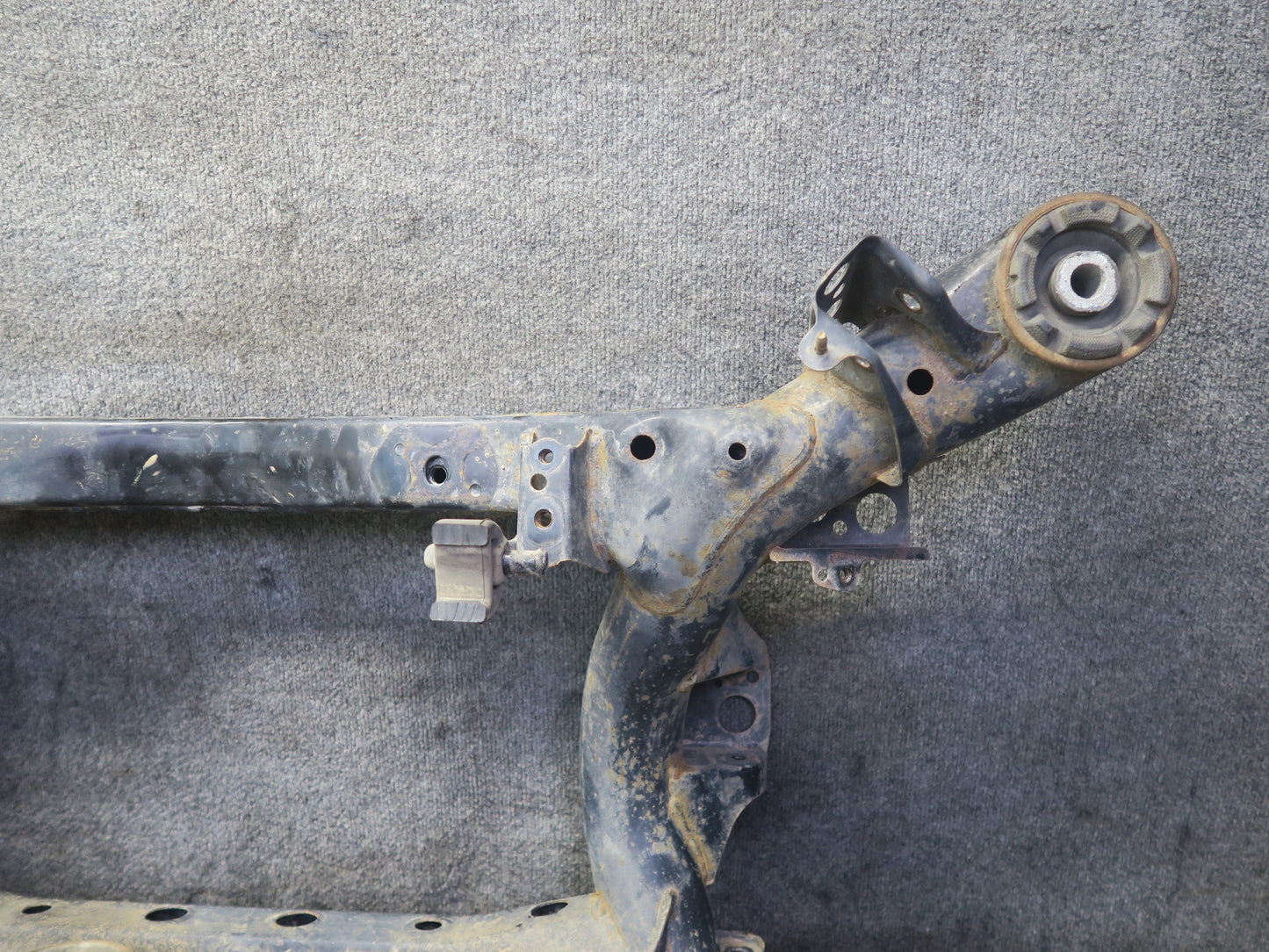 01-06 Lexus UCF30L LS430 Rear Suspension Subframe Crossmember Carrier 137K OEM