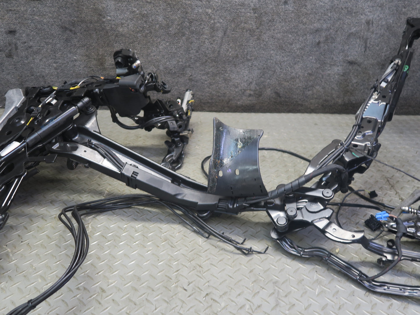 2015-2020 BMW F33 F83 M4 Convertible TOP Roof Rear Right Hinge Frame w Motor