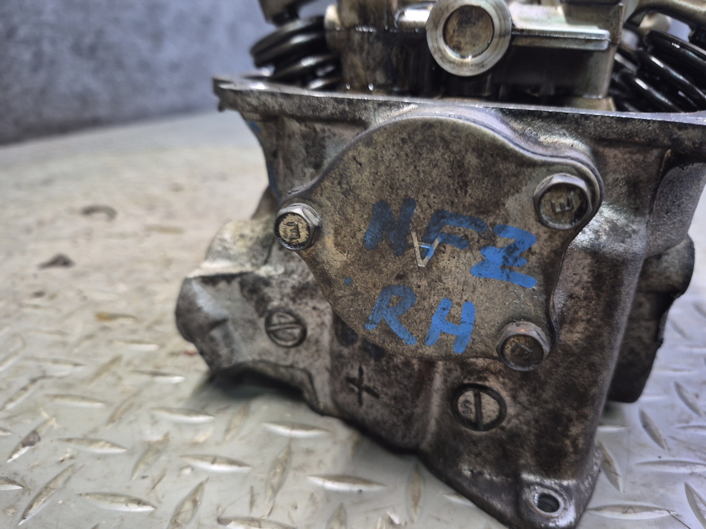 84-86 Nissan Z31 300ZX VG30E NA Engine Motor Right Cylinder Head OEM