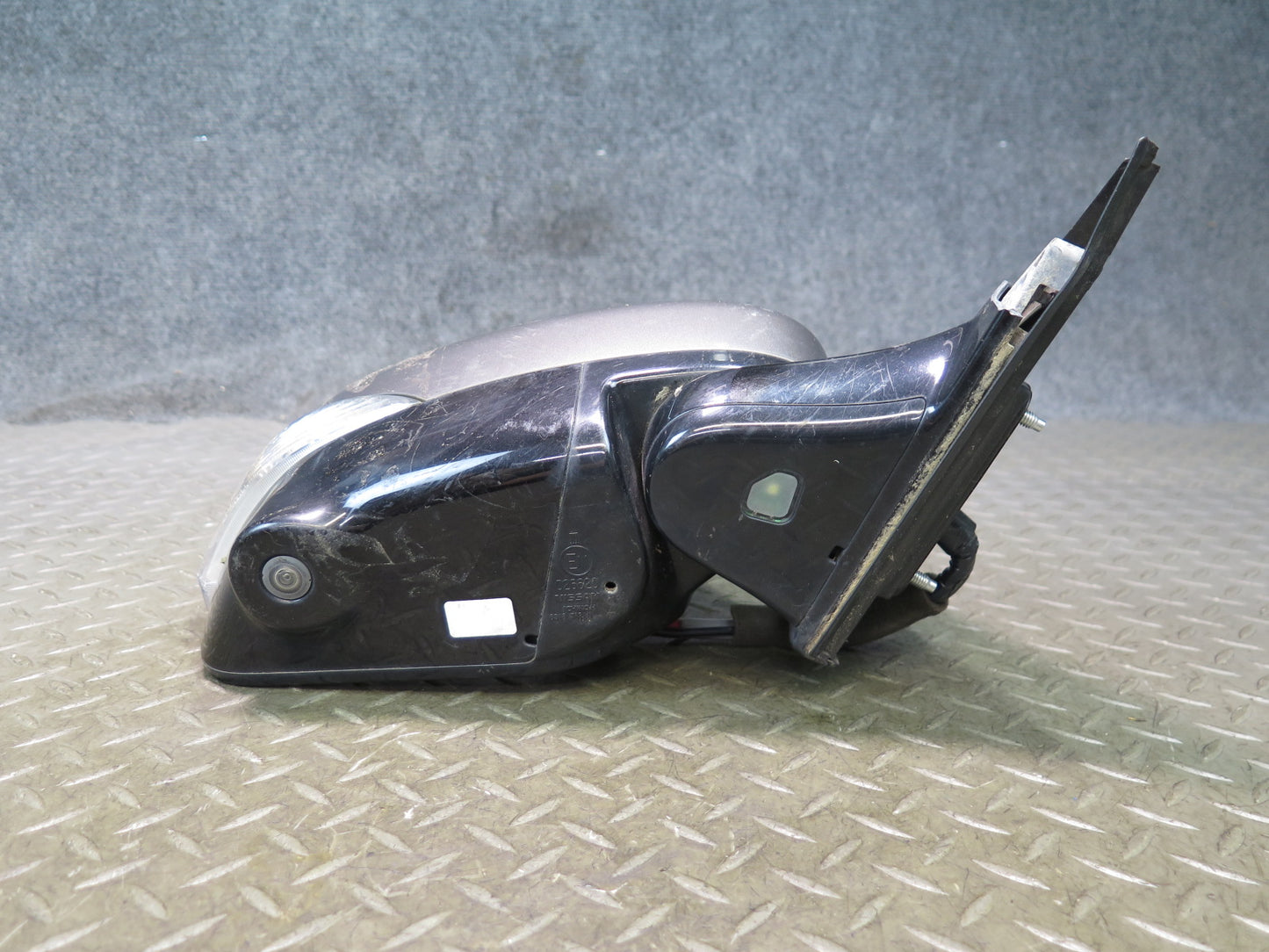 11-12 Infiniti QX56 Front Right Exterior Side View Mirror W/ Camera Defective
