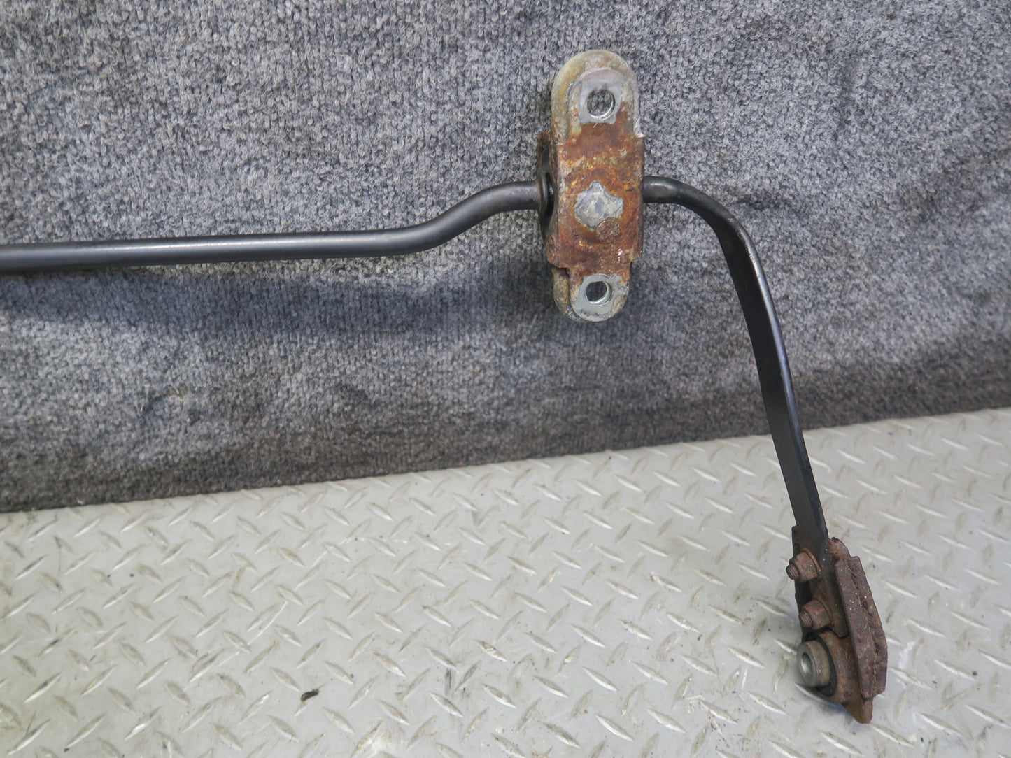 86-87 Mercedes W126 560SEL Sedan Rear Stabilizer Sway Bar 107K Miles OEM