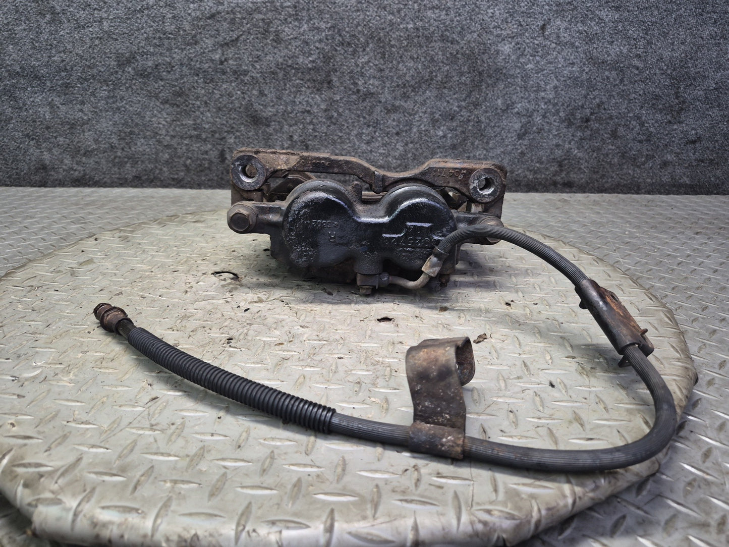 2003-2009 Hummer H2 AWD Front Left & Right Side Brake Caliper Set of 2