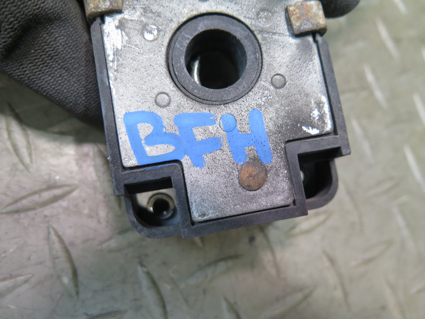 97-03 BMW E39 540i Hood Bonnet Release Lock Latch Actuator Assembly OEM
