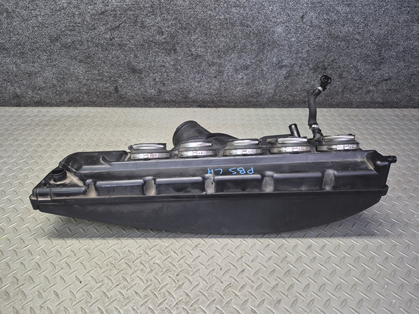 2006-2010 BMW E64 E63 M6 Left & Right Side Air Intake Intake Manifold Plenum Set