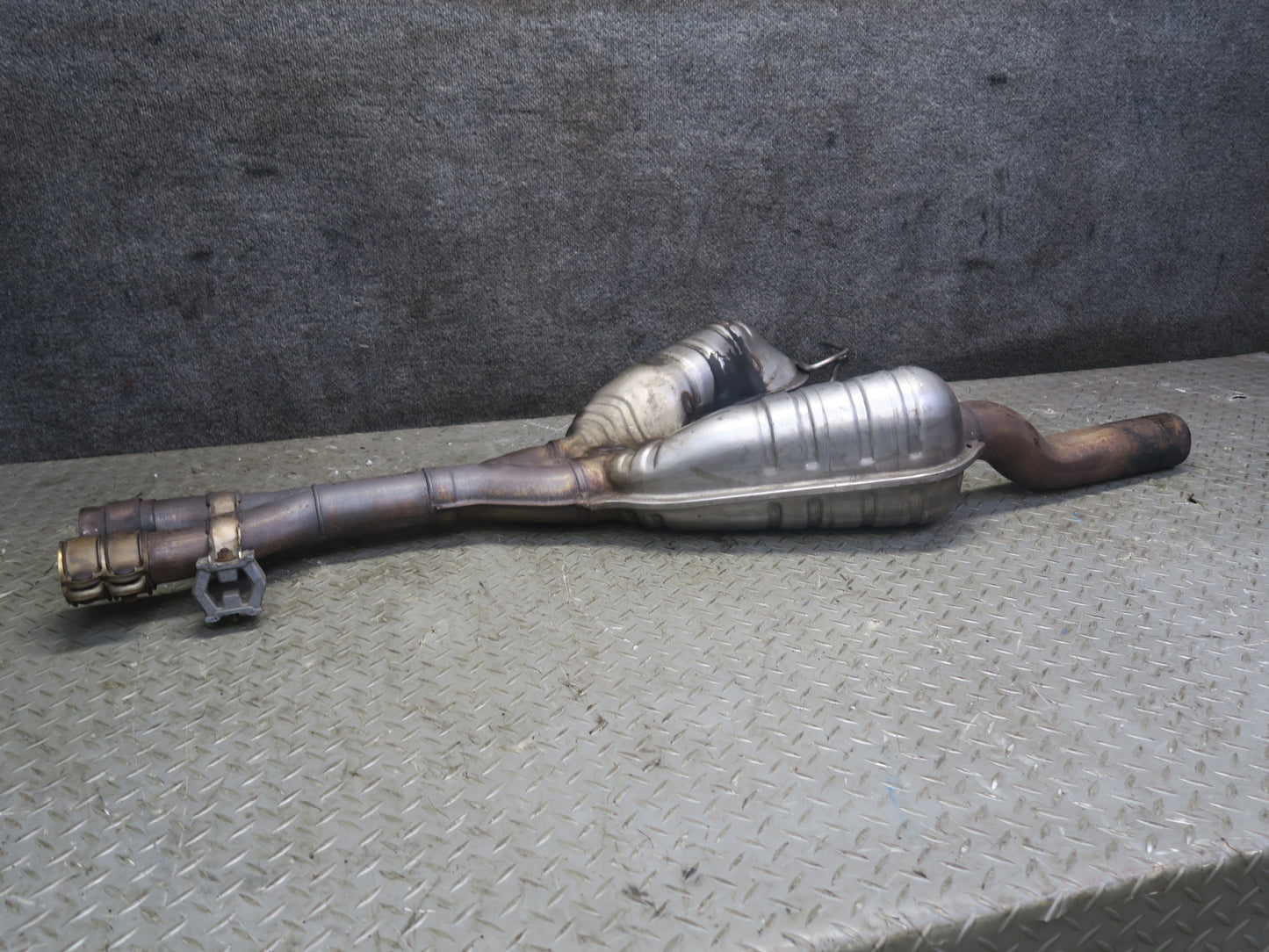 97-98 BMW E39 540i 4.4L M62 Sedan Center Exhaust Muffler Boysen 1432971 OEM