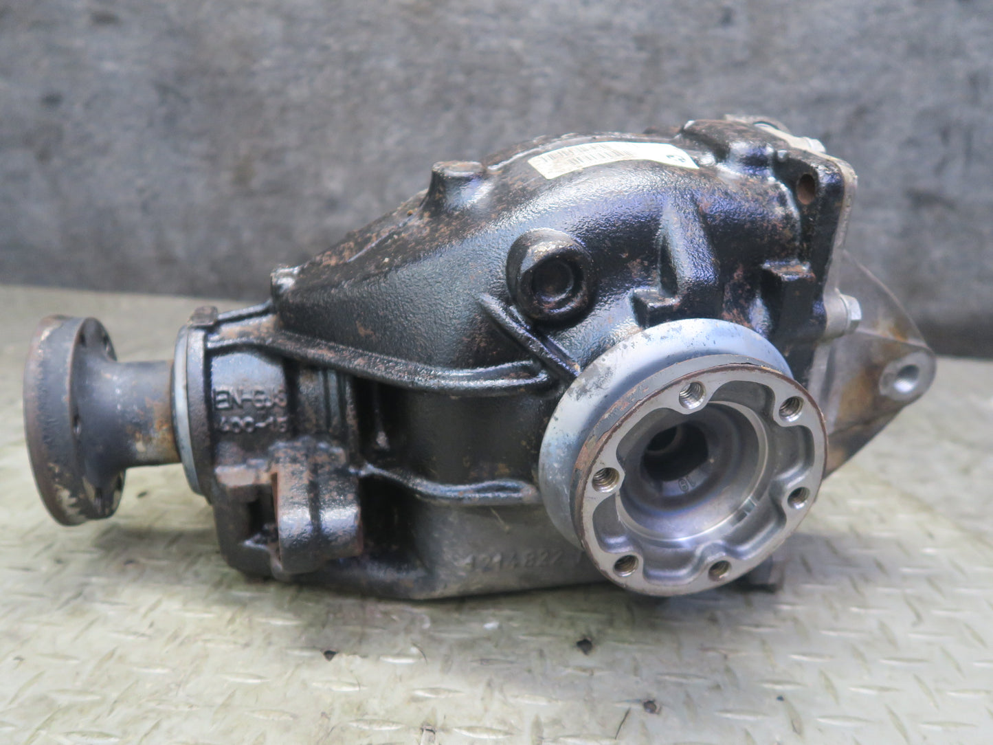 01-06 BMW E46 330i 330Ci A/T Rear Differential Carrier 3.38 Ratio 7505393 OEM