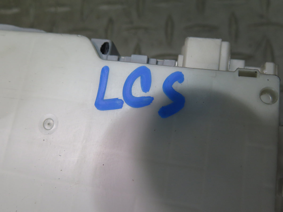 09-11 Lexus UVF46L LS600h Junction Fuse Relay Box Module 82670-50140 OEM