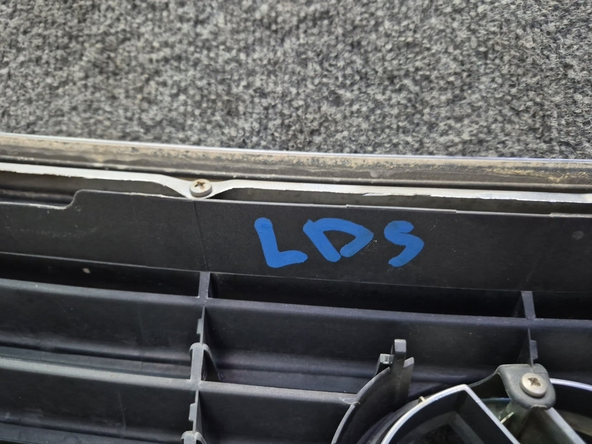 04-06 Lexus UCF30L LS430 Front Upper Hood Chrome Grille w Emblem OEM
