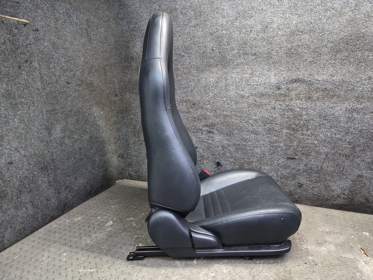03-05 Toyota MR2 Spyder Set of 2 Front Left & Right Leather Seat Damaged