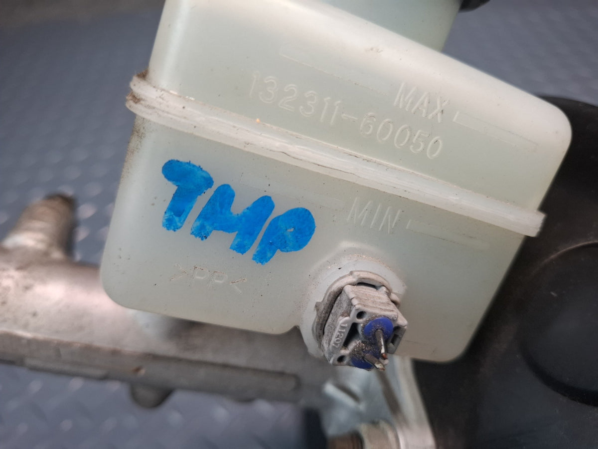 00-05 Toyota MR2 Spyder ZZW30L Brake Master Cylinder Booster Fluid Reservoir OEM