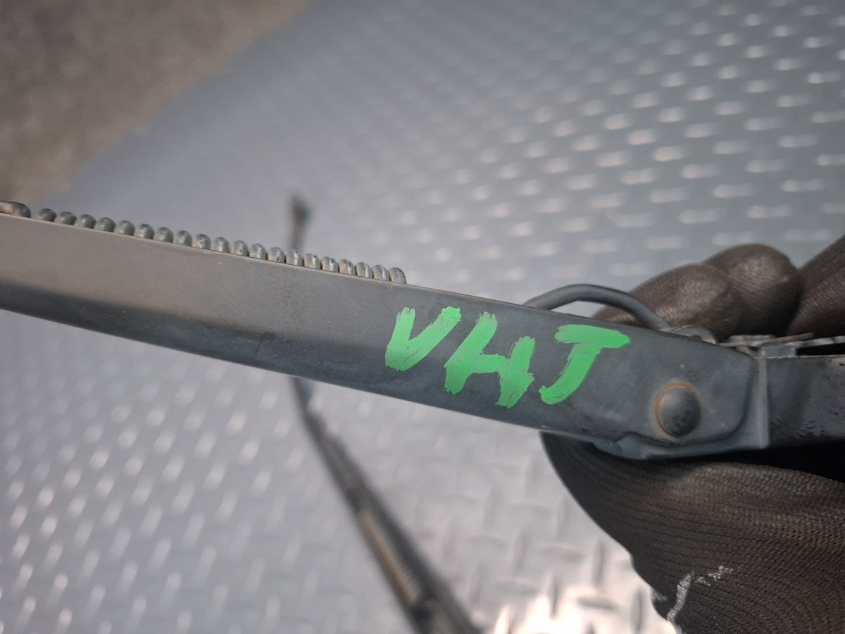 2003-2009 Hummer H2 Front Windshield Left & Right Wiper Arm Set of 2