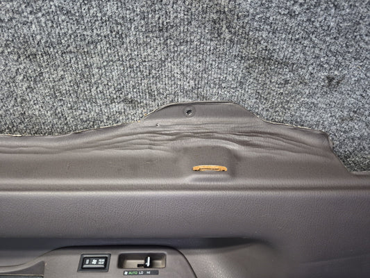 94-95 Toyota Hiace KZH106W Rear Right Second ROW Quarter Trim w Air Vent Damaged