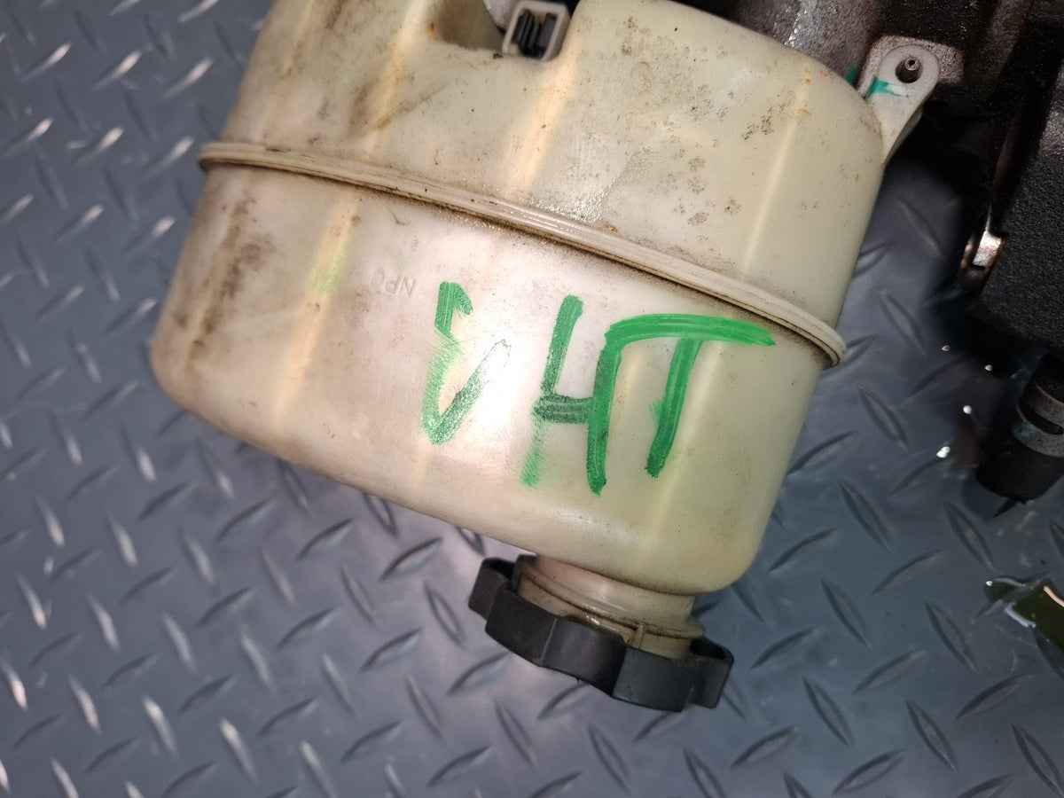 2003-2007 Hummer H2 Brake Master Cylinder Booster Fluid Reservoir