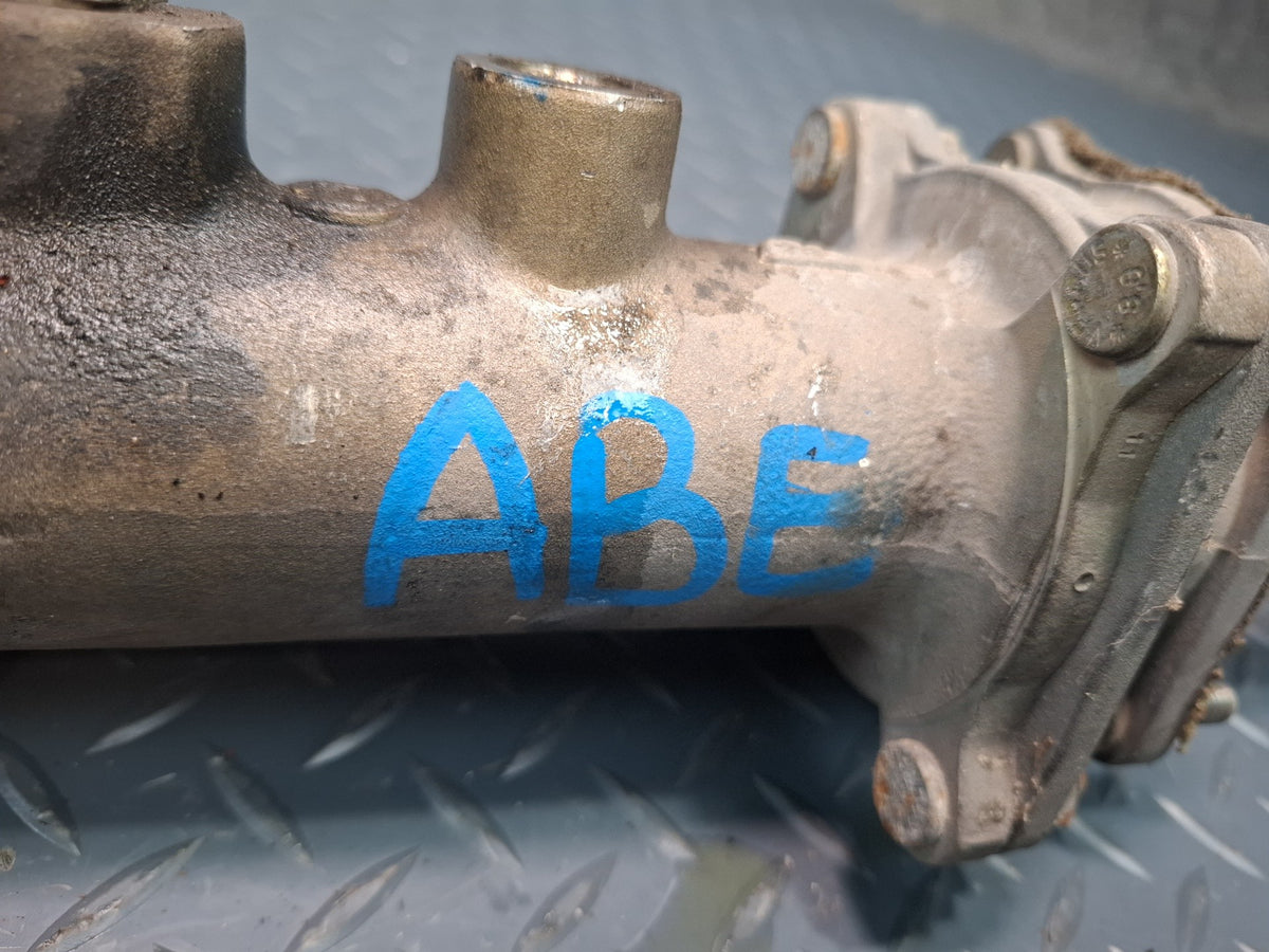 1994-1997 BMW E31 840Ci M62 Brake Master Cylinder w Fluid Reservoir Tank