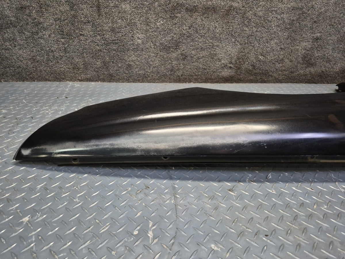 1994-1997 BMW E31 840Ci Front Right Fender Shell Cover Panel Schwarz Damaged