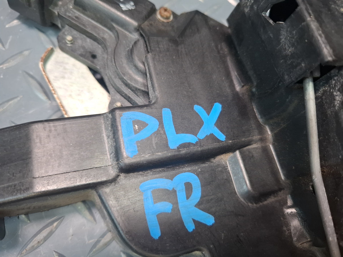 2003-2007 Lexus UZJ100L LX470 Front Right Side Door Lock Latch Actuator w Handle