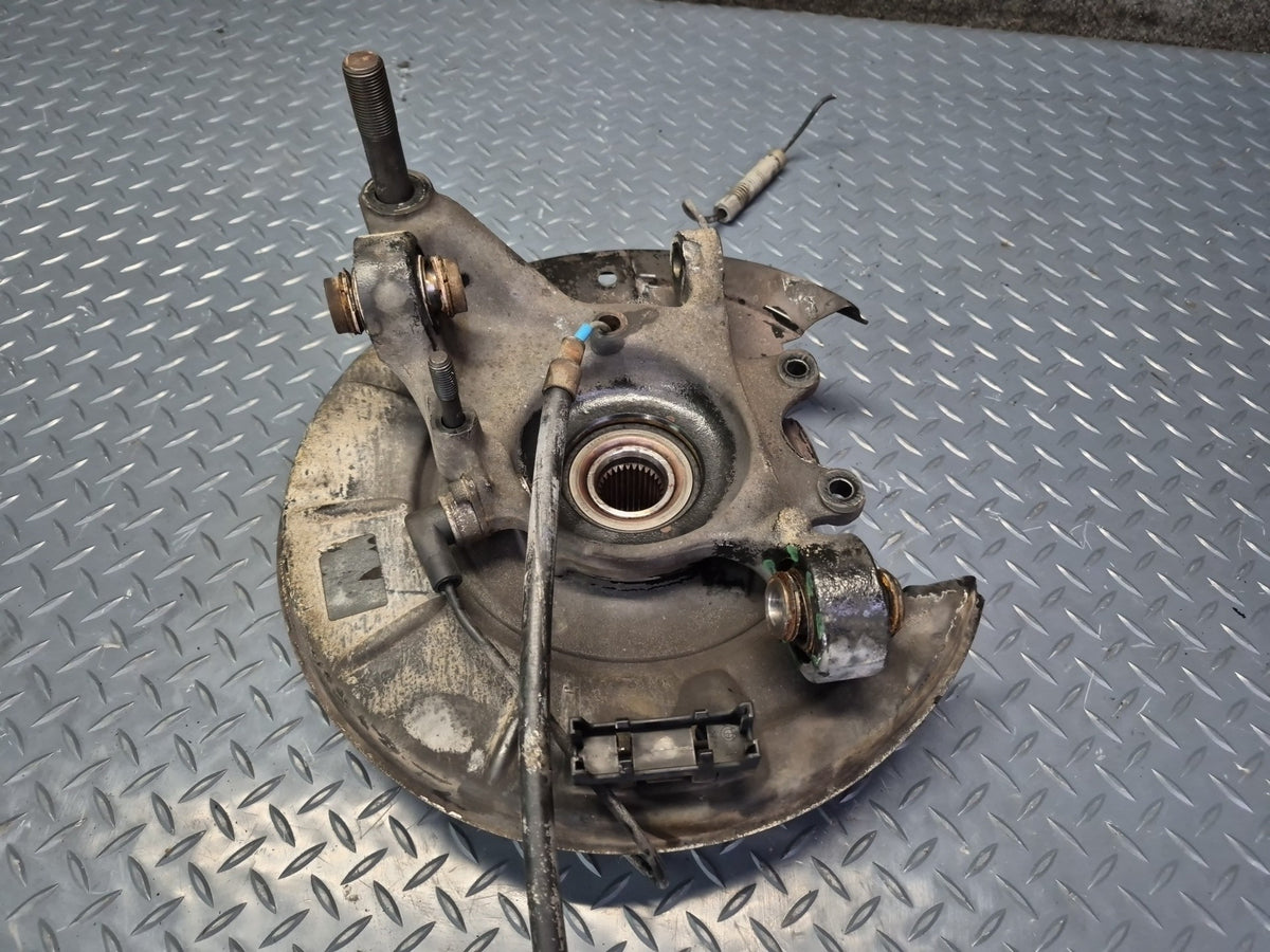 1994-1997 BMW E31 840Ci RWD Rear Right Knuckle Wheel Hub Bearing Damaged