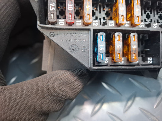 2012-2015 Mercedes W166 Ml-class Under Dash Fuse Relay Junction Box Module