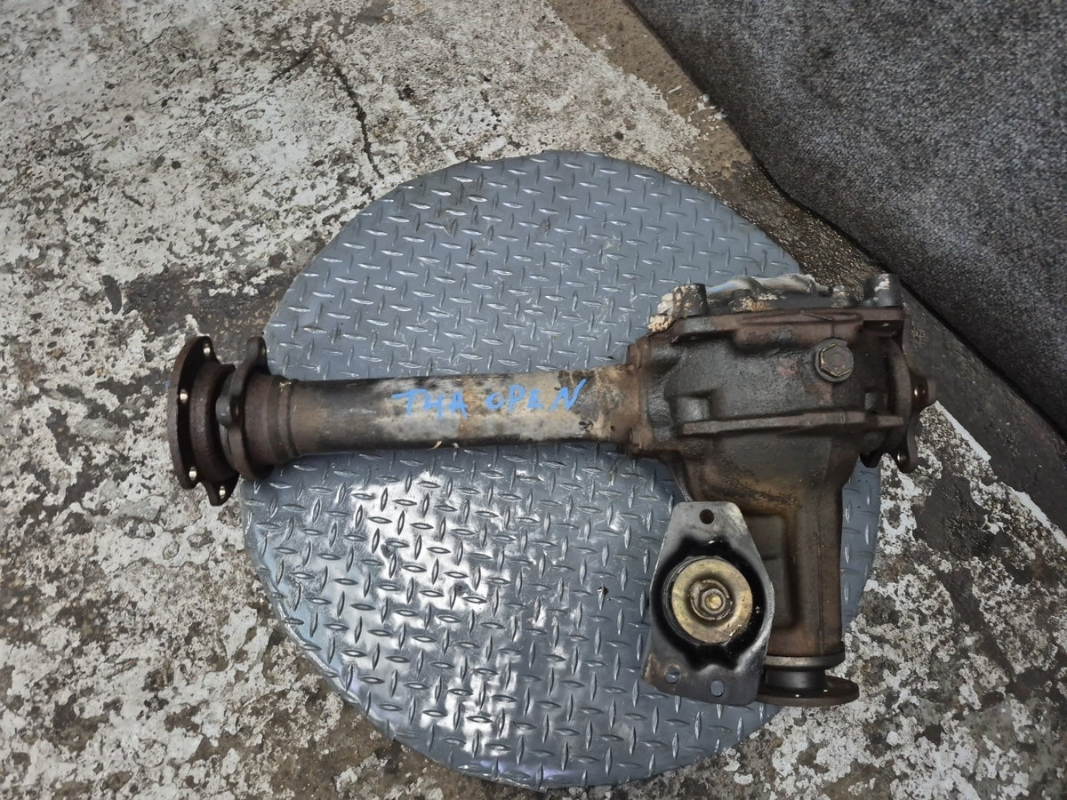 93-95 Toyota Hiace KZH106 4WD 1KZ A/T Front Differential Carrier 4.10 Ratio OEM