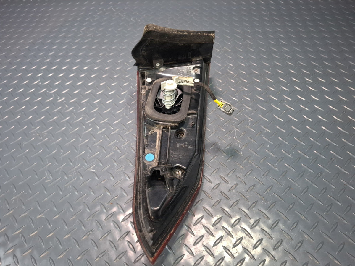 2017-2020 Maserati Levante M161 Rear Right Outer Tail Light Lamp 670106832