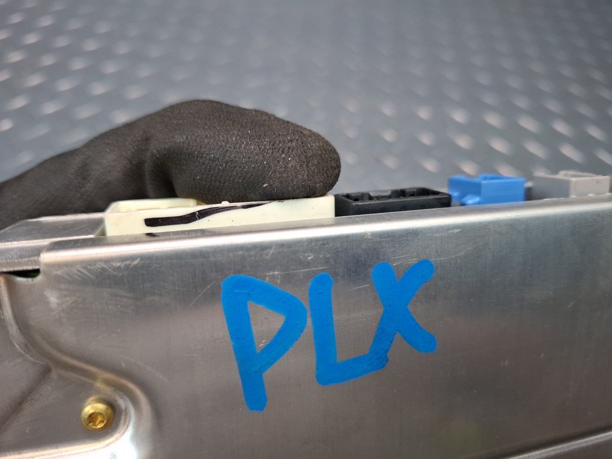 2005-2007 Lexus UZJ100L LX470 Telephone Mayday Computer Control Module