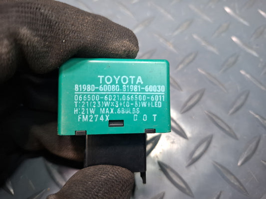2006-2007 Lexus UZJ100L LX470 Turn Signal Indicator Flasher Relay 81980-60080