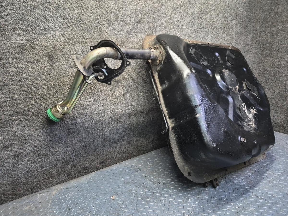 94-96 Toyota Hiace KZH106W 1KZ-TE 4WD Fuel Tank Unit w Filler Neck OEM
