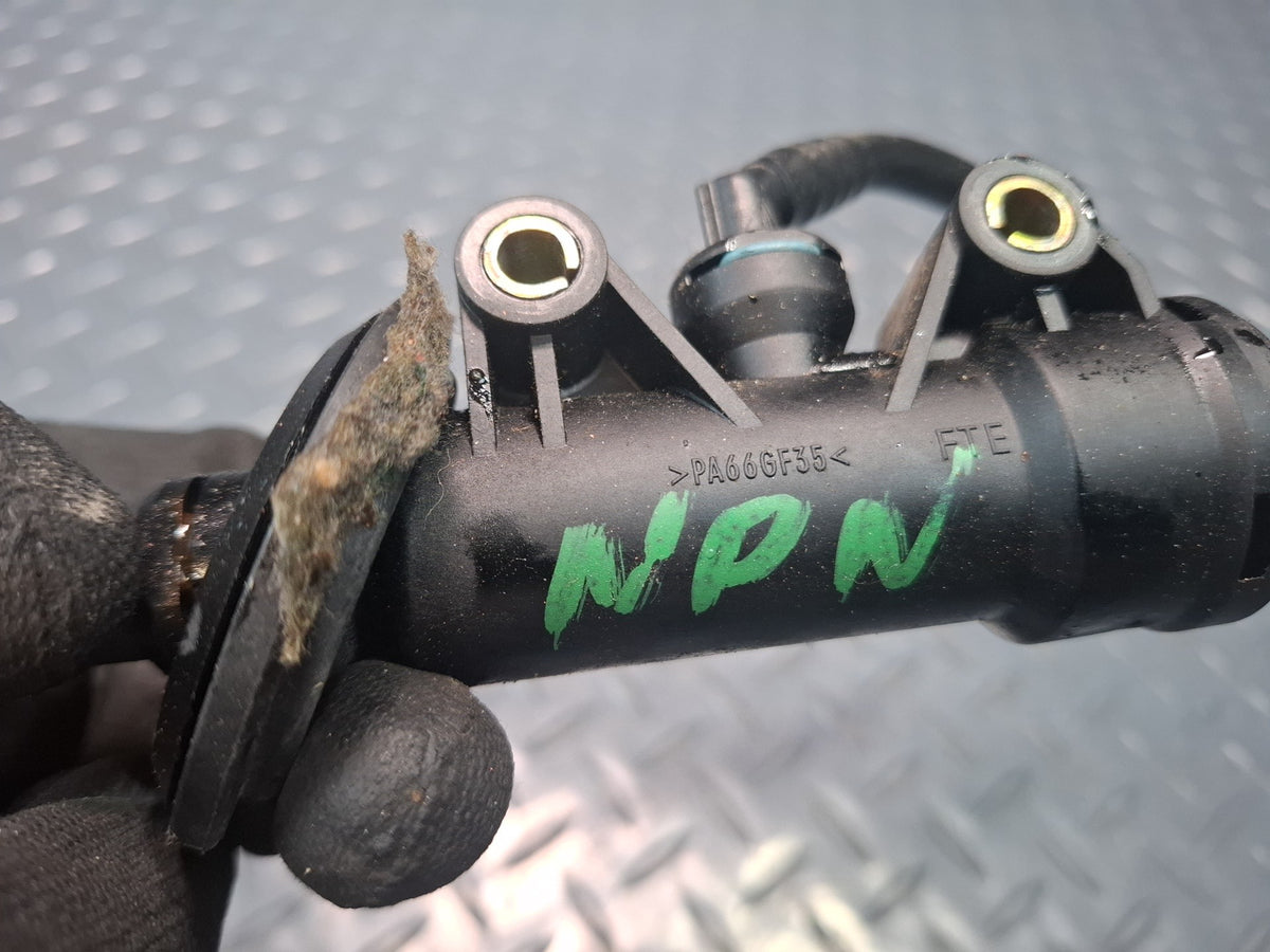 1999-2005 Porsche 911 996 Manual Transmission Clutch Master Cylinder