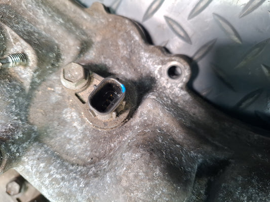 08-16 Lexus LS600HL UVF46 2URFSE Right Engine Cylinder Head Valve Cover OEM