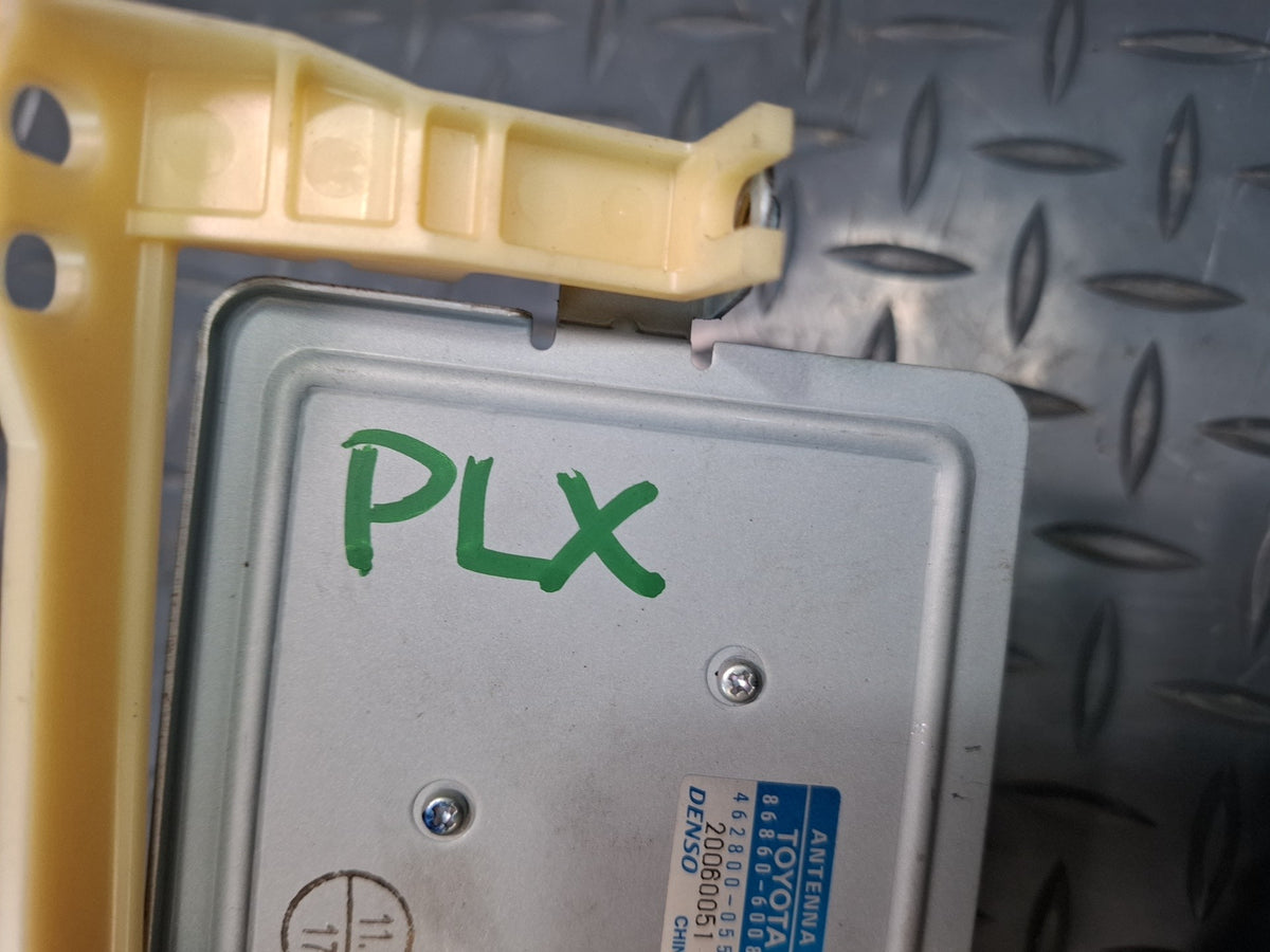 2003-2007 Lexus UZJ100L LX470 Navigation Antenna Control Module 86860-60080